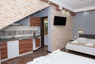 Гостевой дом Jovan Apartments Петровац Номер Делюкс с 2 кроватями размера «queen-size»-2