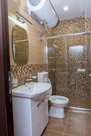 Гостевой дом Jovan Apartments Петровац Номер Делюкс с 2 кроватями размера «queen-size»-7